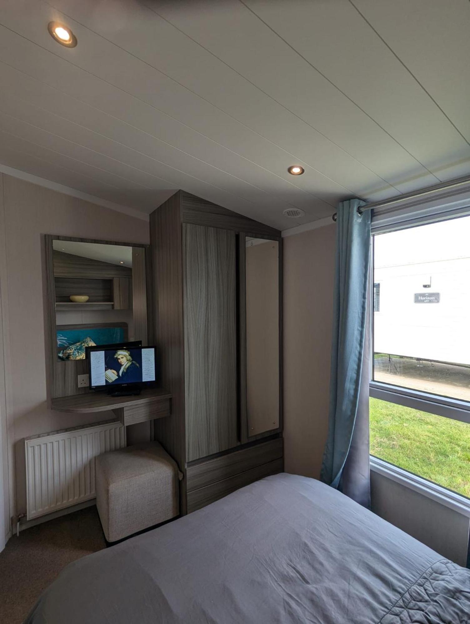 Beautifully Presented Dog Friendly Caravan On Very Popular Littlesea Holiday Haven Park Weymouth Wyke Regis Экстерьер фото