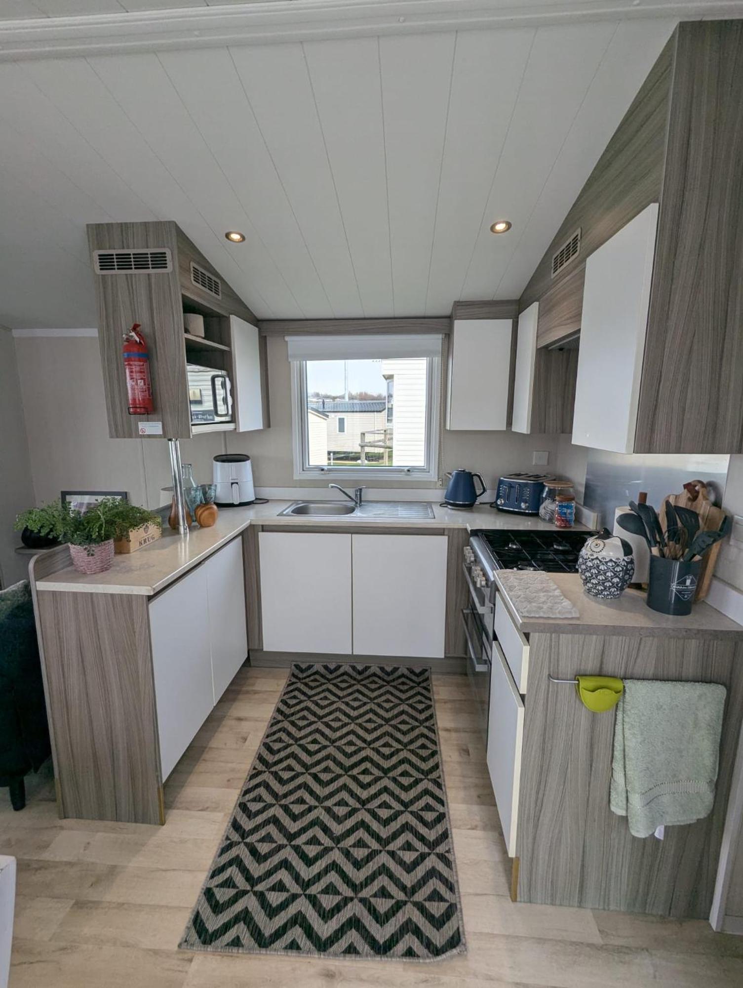 Beautifully Presented Dog Friendly Caravan On Very Popular Littlesea Holiday Haven Park Weymouth Wyke Regis Экстерьер фото
