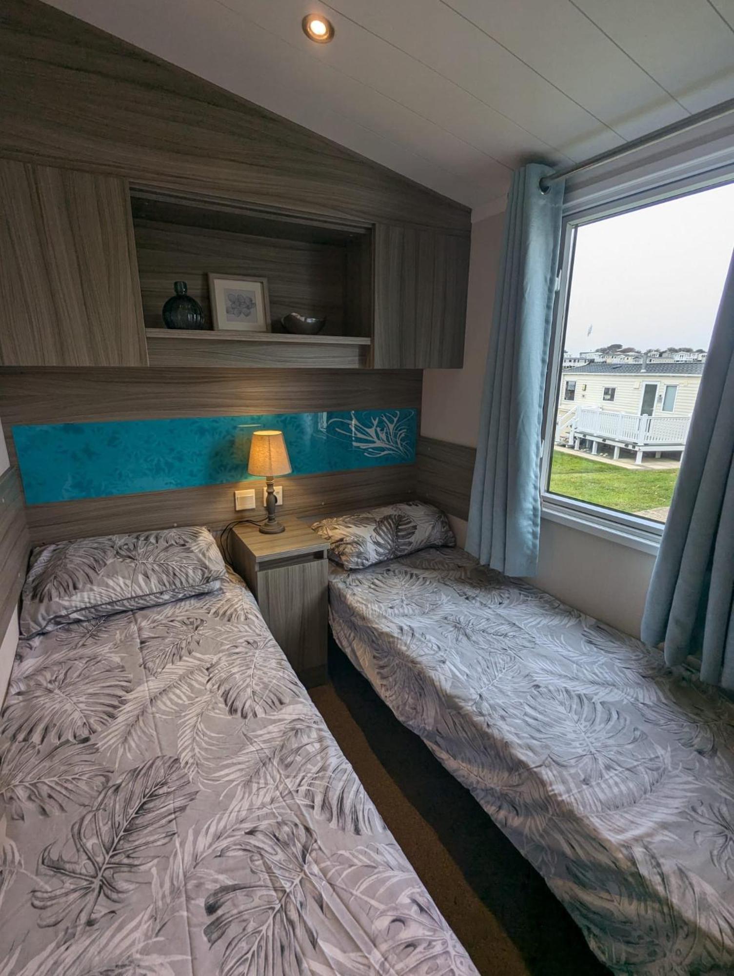 Beautifully Presented Dog Friendly Caravan On Very Popular Littlesea Holiday Haven Park Weymouth Wyke Regis Экстерьер фото
