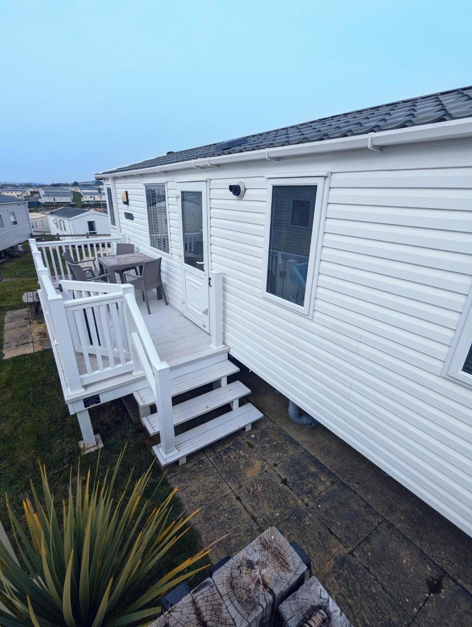 Beautifully Presented Dog Friendly Caravan On Very Popular Littlesea Holiday Haven Park Weymouth Wyke Regis Экстерьер фото