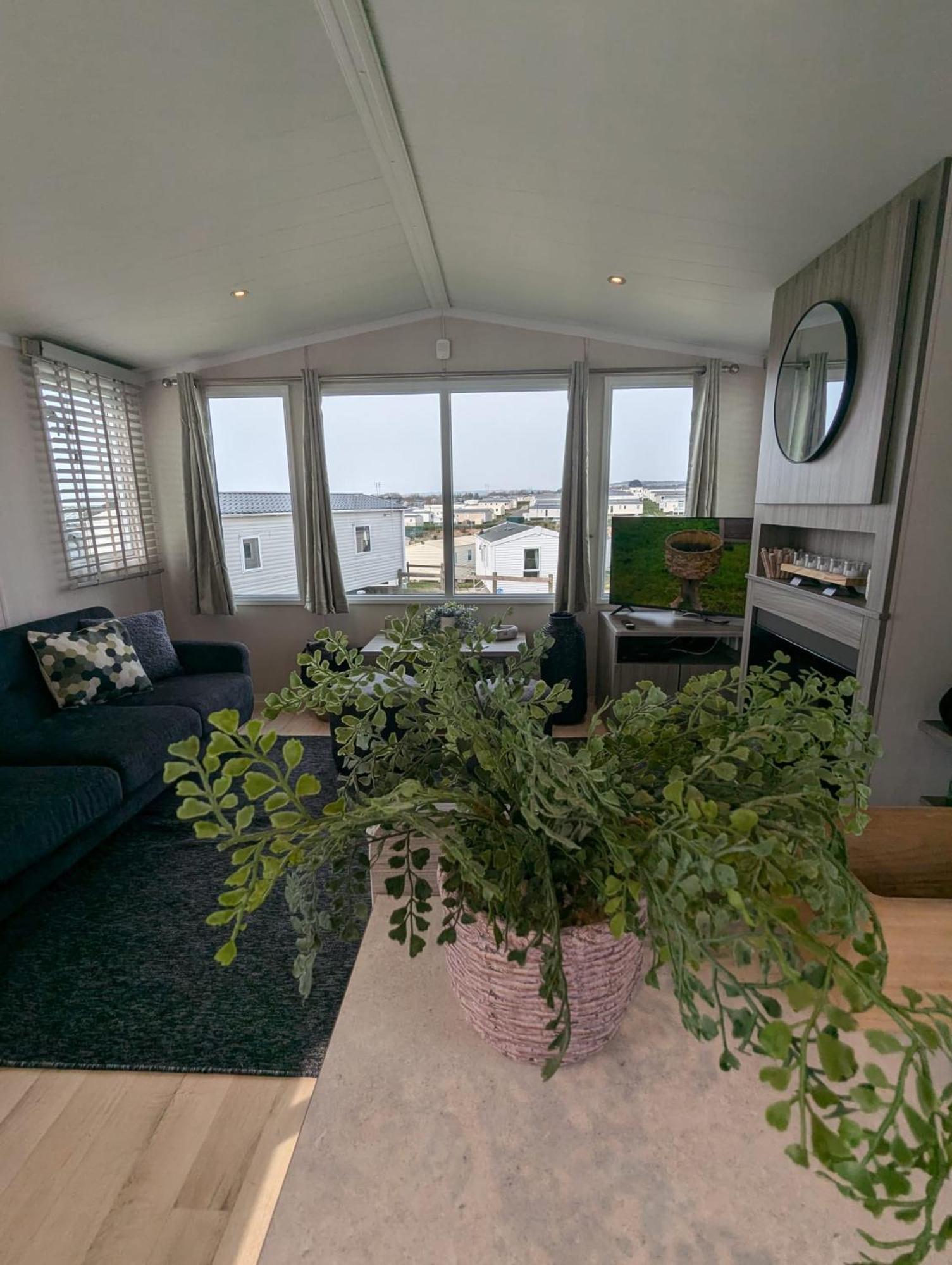 Beautifully Presented Dog Friendly Caravan On Very Popular Littlesea Holiday Haven Park Weymouth Wyke Regis Экстерьер фото